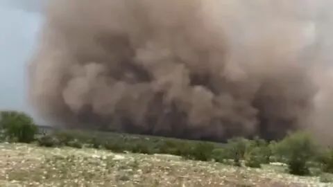 Se forma tornado en Coahuila y toca tierra en Zaragoza, dejando daños materiales