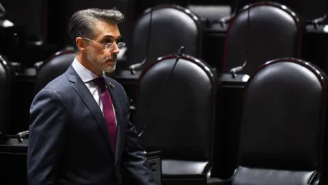 Sergio Mayer renuncia a Morena; su salida es irrevocable y por motivos personales