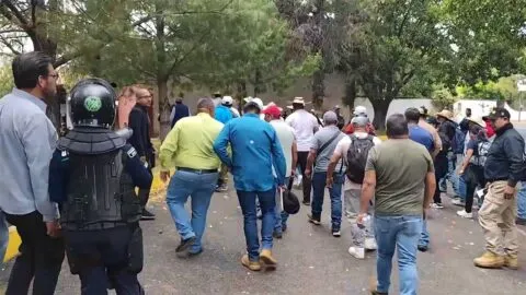 Sevina, Michoacán, en la mira de paramilitares colombianos; comuneros protestan por falta de seguridad