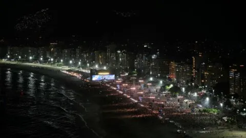 Shakira junta a 2 millones de personas en playa de Rio, supera a Madonna y casi empata a Lady Gaga