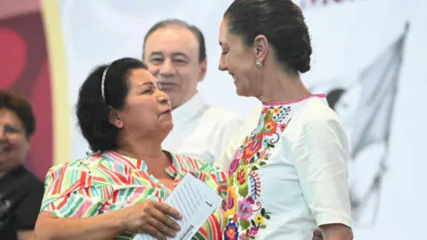 Sheinbaum entrega Pensión Mujeres Bienestar en Cajeme durante el Día de las Madres