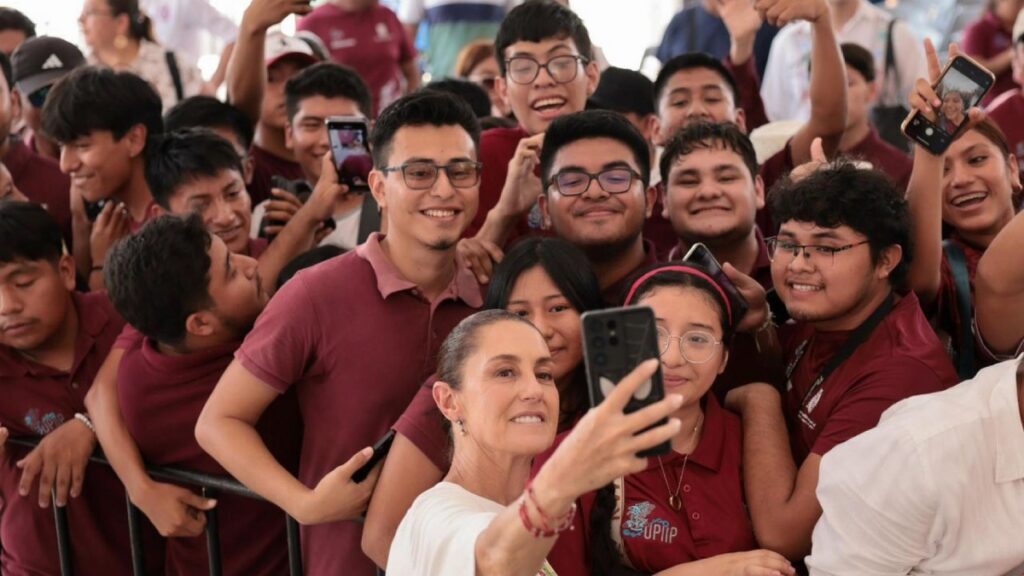 En Chiapas, Sheinbaum anuncia la beca Gertrudis Bocanegra para todos los estudiantes universitarios de la entidad