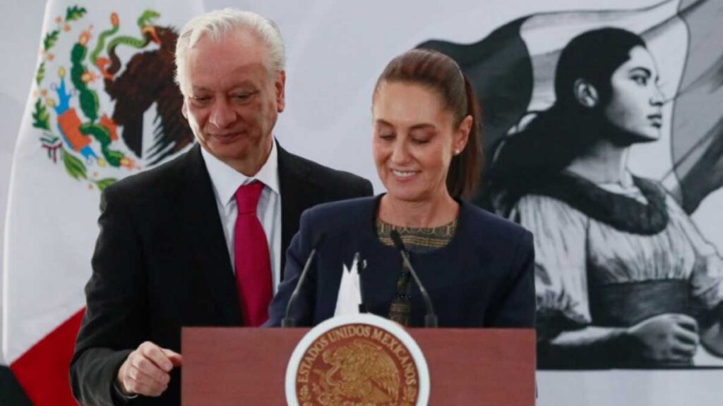 Sheinbaum niega que salida de director de Pemex fuera por derrame