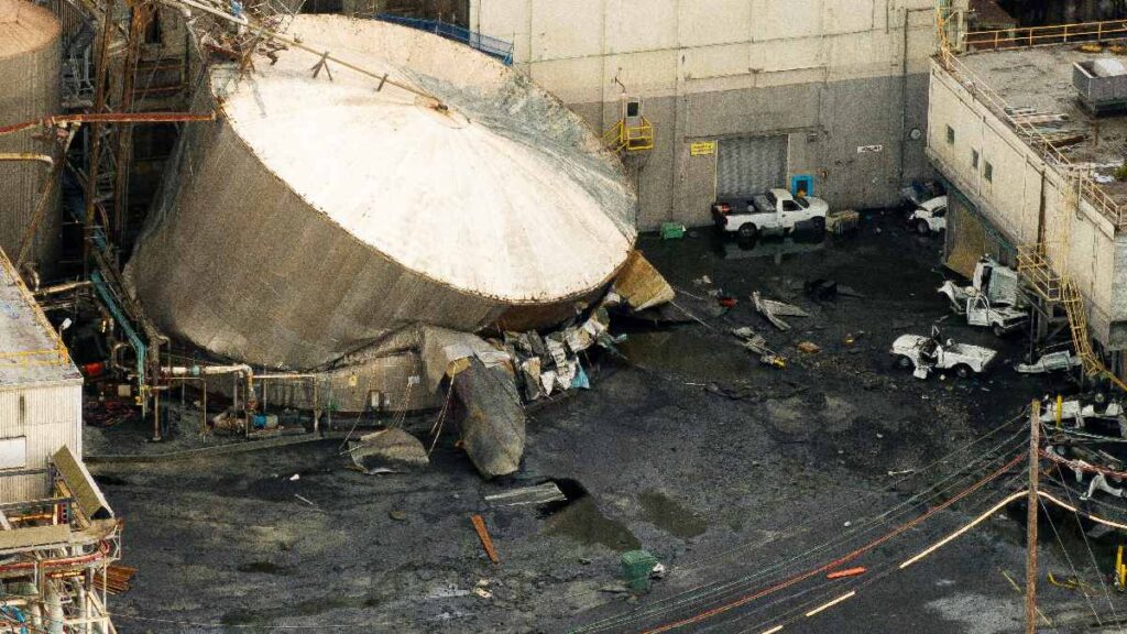 Suman ocho personas muertas por accidente químico en fábrica de papel en Washington, EE.UU.