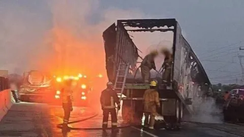 Tragedia en la Puebla-Orizaba: fallece operador de tráiler incendiado