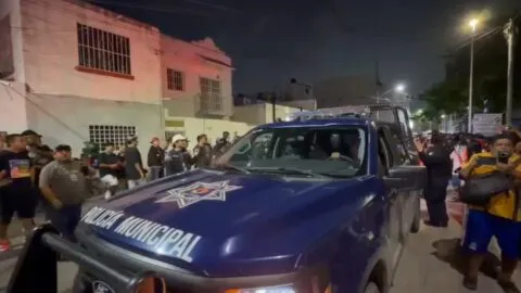 Tras agresión de cubano captada en video, vecinos causan destrozos en vivienda de Cancún