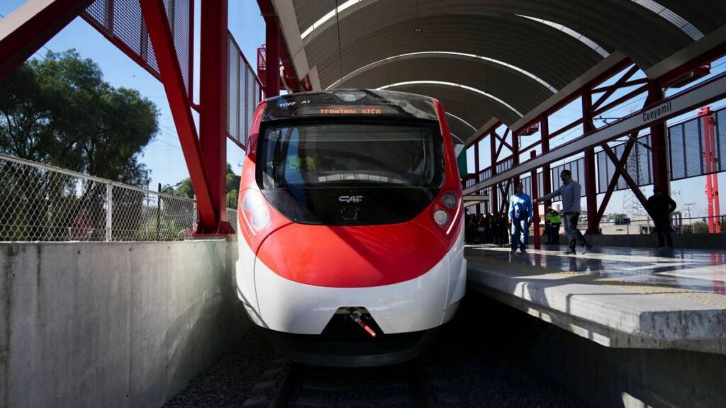 Tren Buenavista AIFA reanuda operaciones tras horas de retrasos