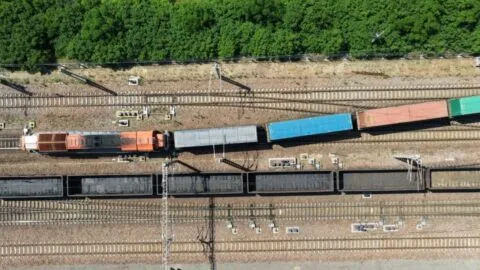 Encuentran múltiples cuerpos en vagón de tren de carga en Texas
