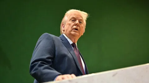 Trump estalla contra Sheinbaum: "los cárteles gobiernan México"