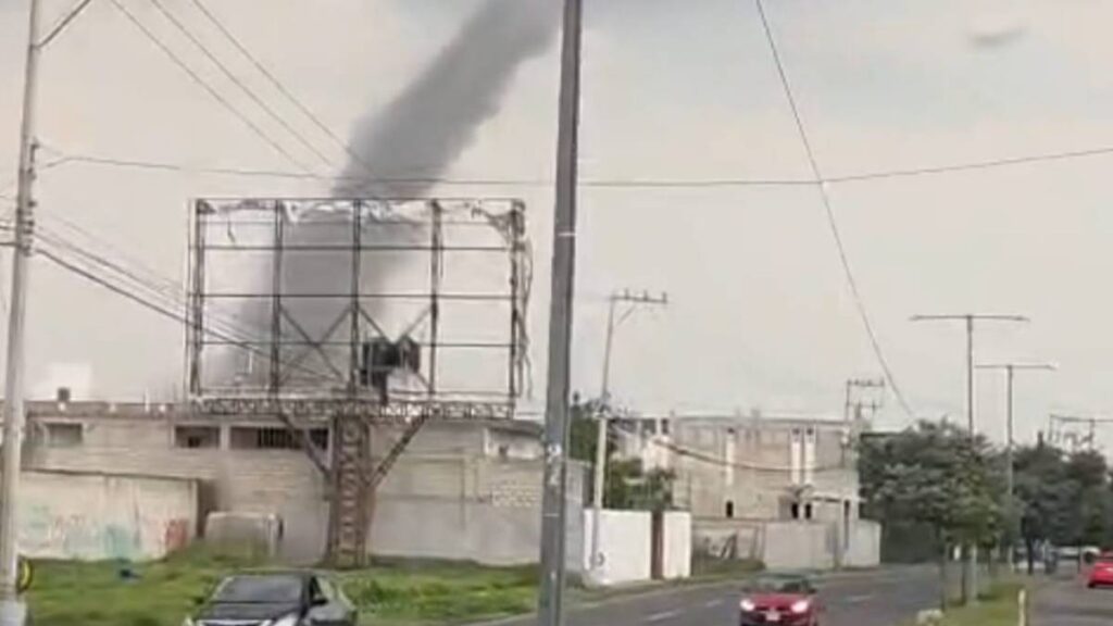 "Cola de agua" en Toluca.