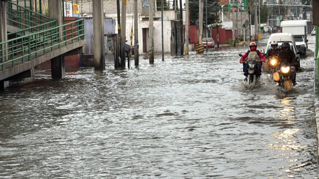 Lluvia afecta Ecatepec