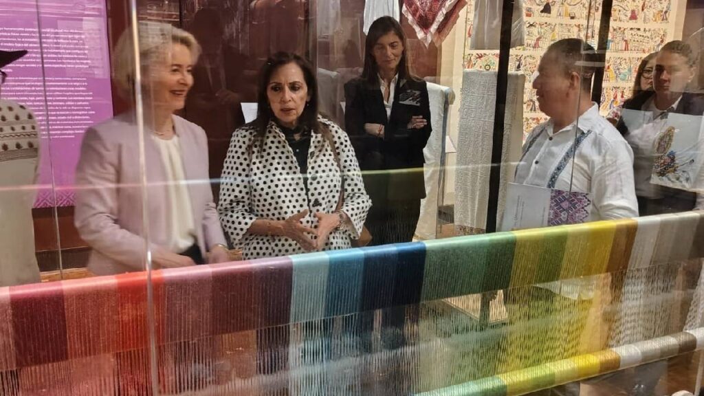 Ursula von der Leyen visitó el Museo Nacional de Antropología y recorrió la Piedra del Sol y la Sala de Textiles.