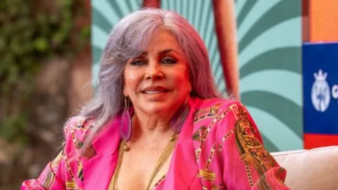 Verónica Castro se hiperventila tras caos con reporteros en teatro: video