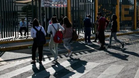 SEP cambia las reglas en preparatorias para frenar violencia, acoso y agresiones digitales