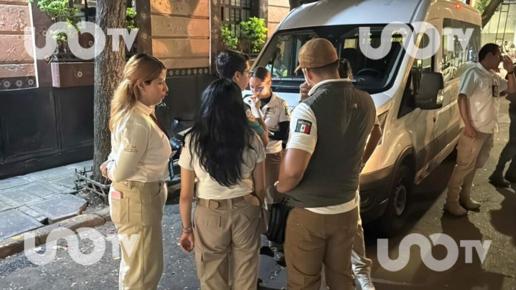 Agentes de Migración detienen a 2 hombres y una mujer en operativo en la CDMX