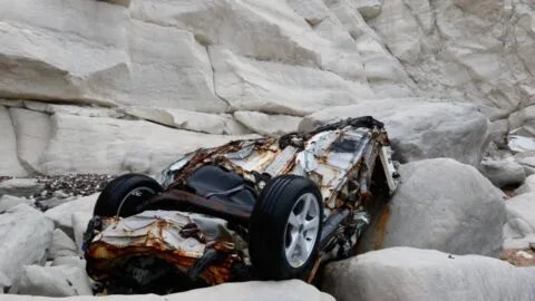 Misterio en mina: aparece taxi abandonado en Yauhquemehcan, Tlaxcala