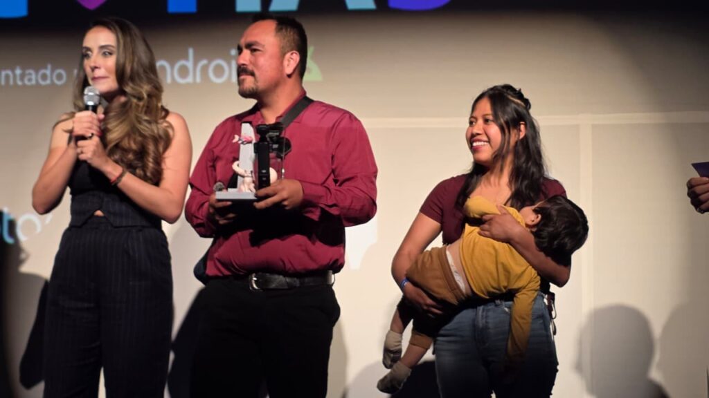 Carlos Martínez celebró en Telcel HistorIAs con su familia