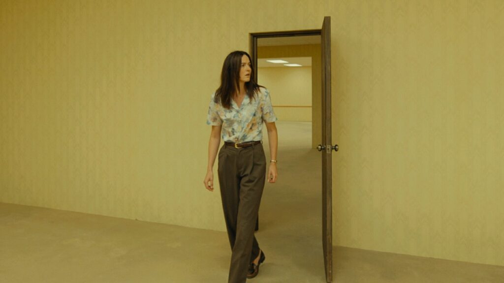 Ya vimos “Backrooms”; conoce los detalles detrás de la nueva cinta de terror de A24 dirigida por Kane Parsons