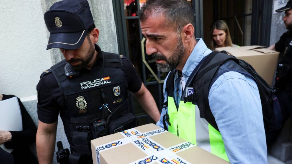 Lo que encontraron en la caja fuerte de Zapatero: joyas, relojes y objetos de valor