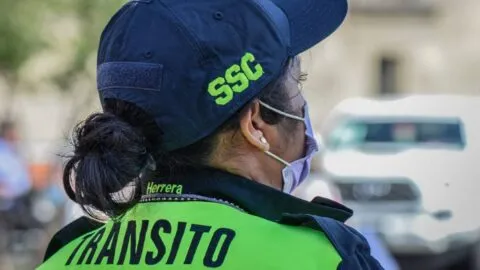 “Zapean” a policía en CDMX durante operativo a motociclistas en Reforma