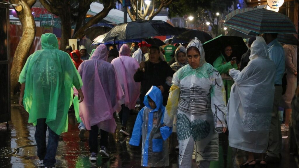 Activan las alertas Roja y Naranja por lluvias para las 16 alcaldías de la CDMX