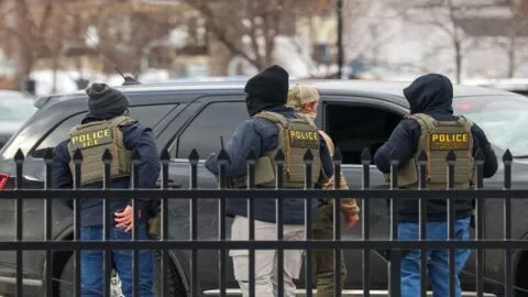 Plan de emergencia familiar ante una redada de ICE: los documentos, contactos y pasos que debes tener listos