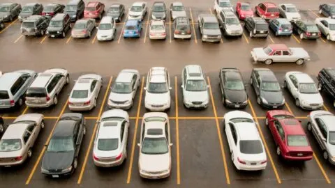 ¿Qué color de auto absorbe menos calor? Estos son los que mejor resisten las altas temperaturas del sol