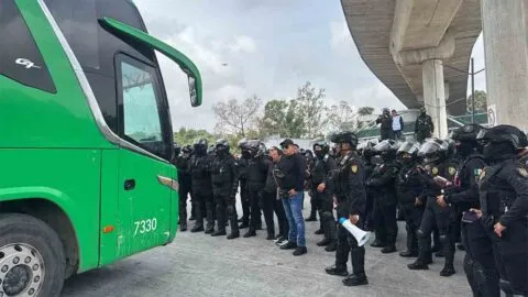Normalistas de Ayotzinapa denuncian represión en la caseta de Tlalpan; CNTE acude al apoyo