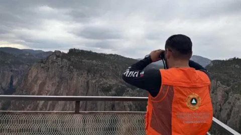 Fuerte video: rayo mata a turista en el mirador de la cascada de Basaseachi en Chihuahua
