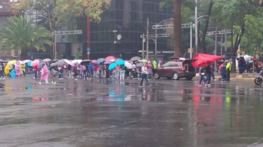 CNTE realiza bloqueos en Reforma.