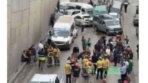 Brutal carambola en Tijuana: camión impacta 30 autos y deja al menos 26 heridos