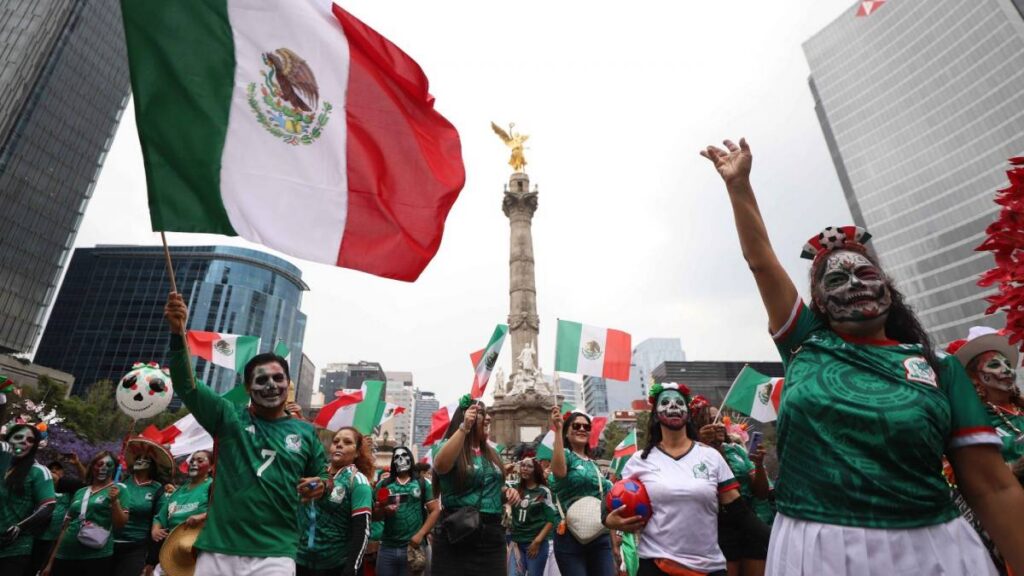 Celebración por la Selección Mexicana en Reforma