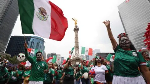 México gana 1-0 a Corea; celebraciones estallan en el Ángel de la Independencia y la Minerva