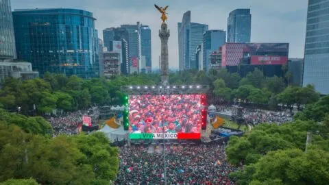 "¿Y si sí?", se llena el Zócalo y el Ángel por el México vs Ecuador pese a tormenta eléctrica: en vivo