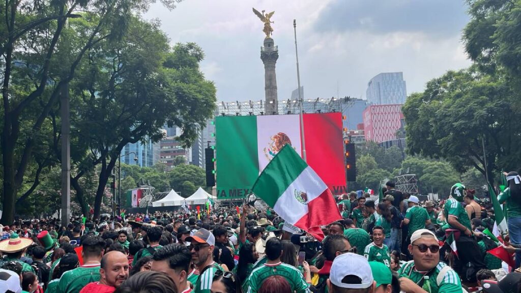 Inician las celebraciones en el Ángel de la Independencia