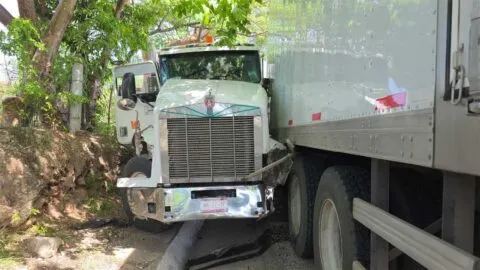 Camión se queda sin frenos y se impacta cerca del bloqueo de la CNTE en Tuxtla Gutiérrez, Chiapas