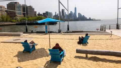 Clases gratis de surf para niños en Nueva York este verano: dónde inscribirse
