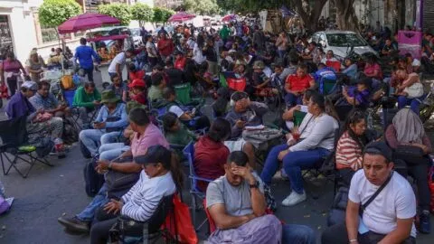 Sección 22 de la CNTE refuerza plantón y exige respuestas al Gobierno federal