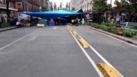 Campamento de la CNTE, en 20 de Noviembre, comienza a reducirse