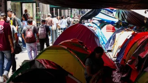 Bloqueos de la CNTE cuestan más de 40 mdp diarios, acusan empresarios del Centro Histórico