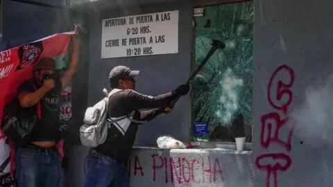 Videos: así irrumpió CNTE en oficinas de SEP