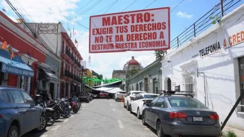 Plantón de la CNTE cumple un mes; comercio en Oaxaca reporta pérdidas de 100 mdp diarios