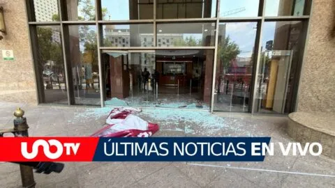 Maestros de la CNTE vandalizan Torre del Bienestar en Reforma; sigue el minuto a minuto de la marcha