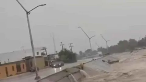 Tormenta deja un muerto e inundaciones en Coahuila; activan Plan DN-III y suspenden clases en varias regiones