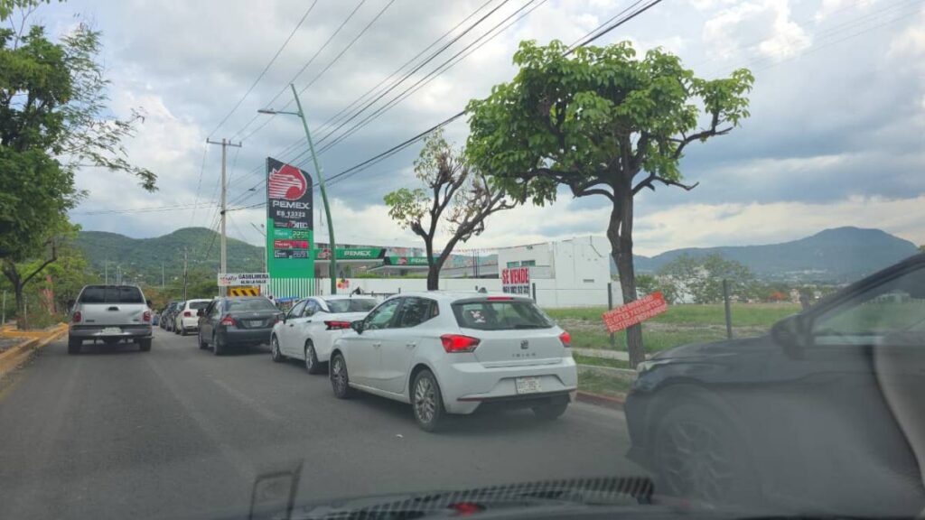 Compras de pánico de combustible por cierre de estación de Pemex en Chiapas.