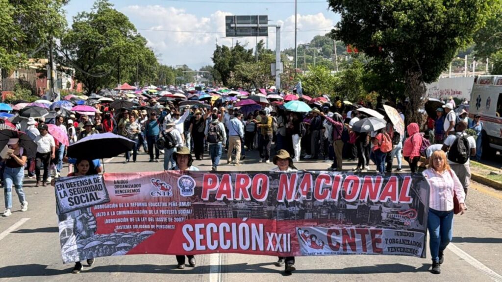 Con bloqueos y marchas en estados, CNTE deja sin clases a miles de alumnos por paro nacional
