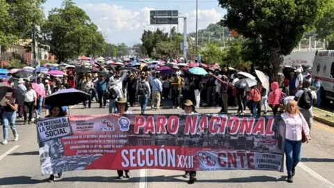 Con bloqueos y marchas en estados, CNTE deja sin clases a miles de alumnos por paro nacional