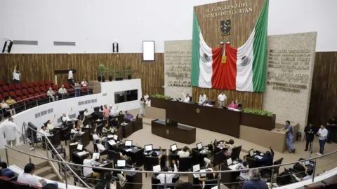 Sin debate y bajo amenaza de multa, Yucatán aprueba reforma constitucional que ordenó la SCJN