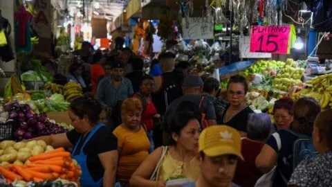 Mexicanos siguen gastando; consumo crecería hasta 2.6% en mayo de 2026