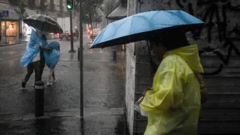 Activan doble alerta en CDMX por lluvias fuertes y granizo